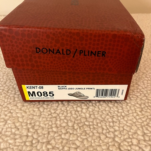 Donald Pliner Sandals - Picture 9 of 9